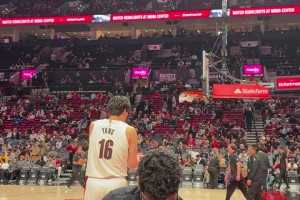 天道酬勤！對(duì)陣勇士中場，球迷拍到楊瀚森提前回場熱身找三分手感