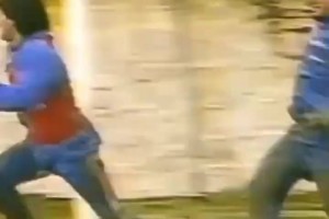 閑庭信步的優(yōu)雅球王！馬拉多納一己之力撕裂防線集錦！