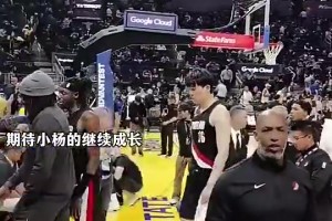 今日再戰(zhàn)可圈可點(diǎn)！楊瀚森此前首秀打勇士賽后，滿臉失落離開球場