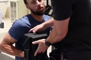 十年功勛球員離開了！庫里在力量訓(xùn)練時想到了盧尼！