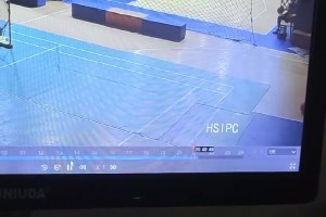 這是在犯罪吧？野球場男子惡意肘擊防守人 報警有用嗎????