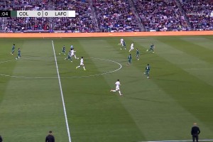 太降維打擊了??！孫興慜1v2盤帶戲耍對手爆射破門，10場9球