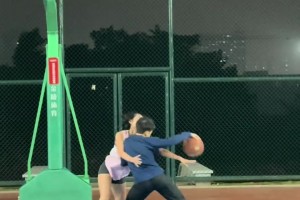 小伙子強(qiáng)打小姐姐毫不留情，這就是傳說中的西格瑪男人？????