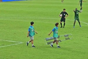 被恩加德烏投訴??！網(wǎng)友：深圳四位擔(dān)架球童閱讀比賽能力真強(qiáng)