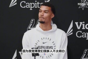 凱蜜心頭一緊？錫伯杜現(xiàn)身凱爾特人訓(xùn)練館，和塔圖姆相談甚歡