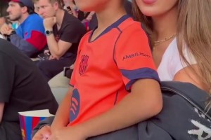 什琴斯尼的小嬌妻真是好生漂亮~小兒子長得和老爹一模一樣??