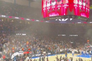 差距太大了！海王出場時全場歡呼，杜蘭特出場時切換成全場噓聲！