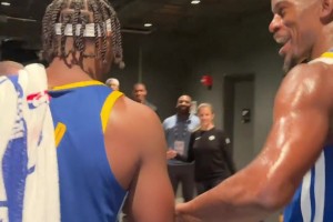 這哥倆關(guān)系是真好??巴特勒&希爾德開心離場，有說有笑的