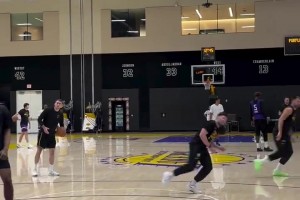 77的狀態(tài)真的是越來越好了！相信他會走的很遠(yuǎn)??