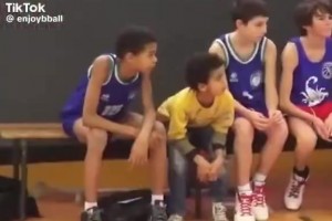 小時(shí)候的文班是這樣打球的，到如今已成長為聯(lián)盟最恐怖球員！