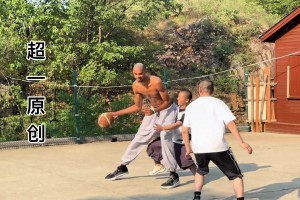 高僧果然強(qiáng)！文班在少林寺打球時的高清畫面：隨手超級大帽