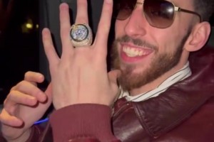 中國球迷們聽到了嗎？切特用中文秀戒指！