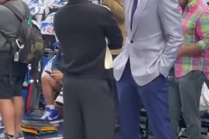 兩位這是在談什么交易呢？富保羅與獨(dú)行俠高管Nico面對面熱聊