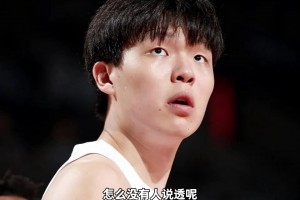 一步一步來吧！此前楊瀚森和美國女球迷的合影！都好高啊~