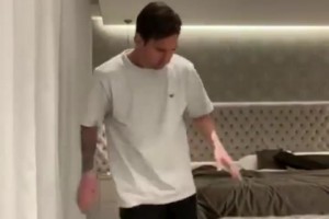 不屬于地球的球感！名場(chǎng)面：梅西當(dāng)年回應(yīng)哈維的顛卷紙?zhí)魬?zhàn)！