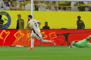勝利0-1落后！吉達聯(lián)合快速反擊，本澤馬第15分鐘破門！