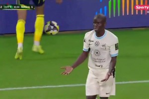 國外網(wǎng)友：第一次看到坎特在比賽中暴怒??