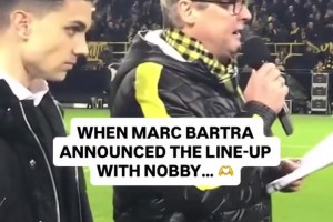 氛圍太好了！名場(chǎng)面：隊(duì)草巴特拉與諾比大叔播報(bào)多特首發(fā)名單！