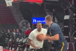 這技術(shù)真細(xì)膩！仔細(xì)觀察小楊的偶像約基奇熱身，也太絲滑了~