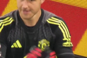 老藝術(shù)家的從容！凱恩這腳無定形射門，游戲里都未必能做到！