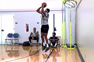 跟新王打得火熱，同時(shí)又不慢待老王！情商妥妥的高