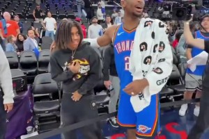 居然敢把師傅打爆了！??亞歷山大賽后和導師保羅擁抱