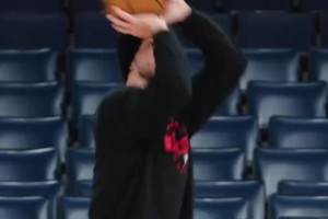 家有一老如有一寶！火箭杰夫·格林訓(xùn)練中縱情熱舞！